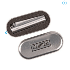 Screenshot 2021 10 28 at 20 33 55 Clipper Feuerzeug Metall Carbon sortiert Sz Einwegfeuerzeuge Feuerzeuge Produkte Ha... https://jware.dk/sv/produkt/clipper-lighter-metal-carbon-2/