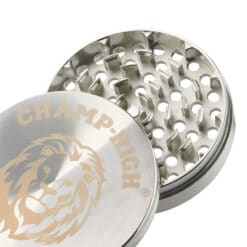 bc302121b37660d4282fe7ab38741853 https://jware.dk/produkt/champ-high-metal-maxi-grinder-4-delt-100mm/