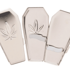 Screenshot 2021 11 04 at 00 09 40 Groshandel Joint Etui Coffin mit Metallspange Chrom Mit Hanfdesign https://jware.dk/en/produkt/atomic-metal-case-box-chrome-hemp-design-10-kingsize/