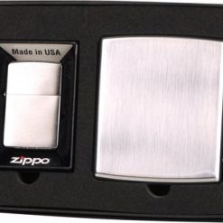 1 26 https://jware.dk/en/produkt/zippo-gift-set-chrome-lighter-and-case/