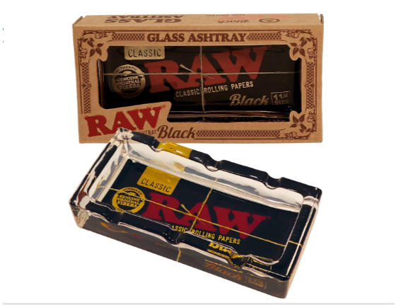 Raw Glas Askebaeger Sort www.jware .dk https://jware.dk/en/produkt/raw-glass-ashtray-black/ Raw Glass Ashtray, Black